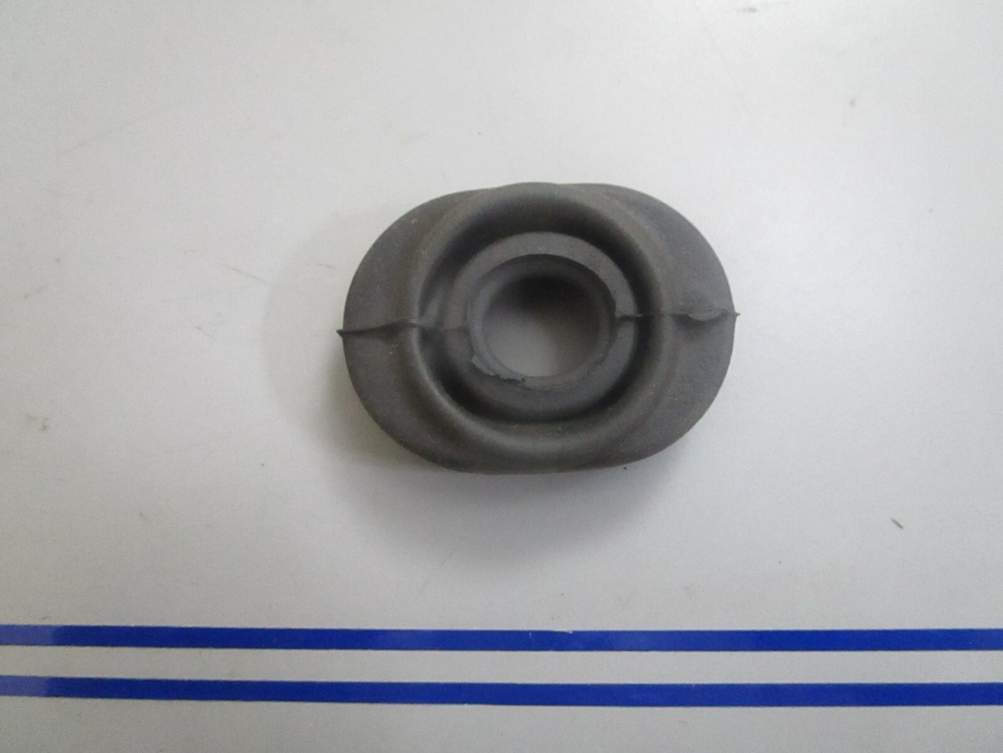 *NEW OEM* 0810 OMC Johnson Evinrude Grommet 304019 0304019