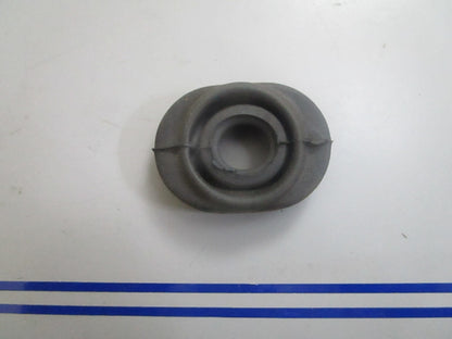 *NEW OEM* 0810 OMC Johnson Evinrude Grommet 304019 0304019
