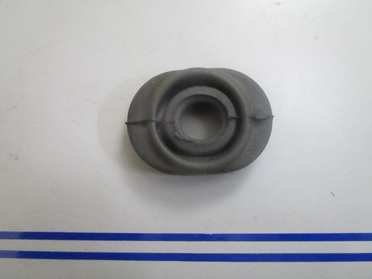 *NEW OEM* 0810 OMC Johnson Evinrude Grommet 304019 0304019