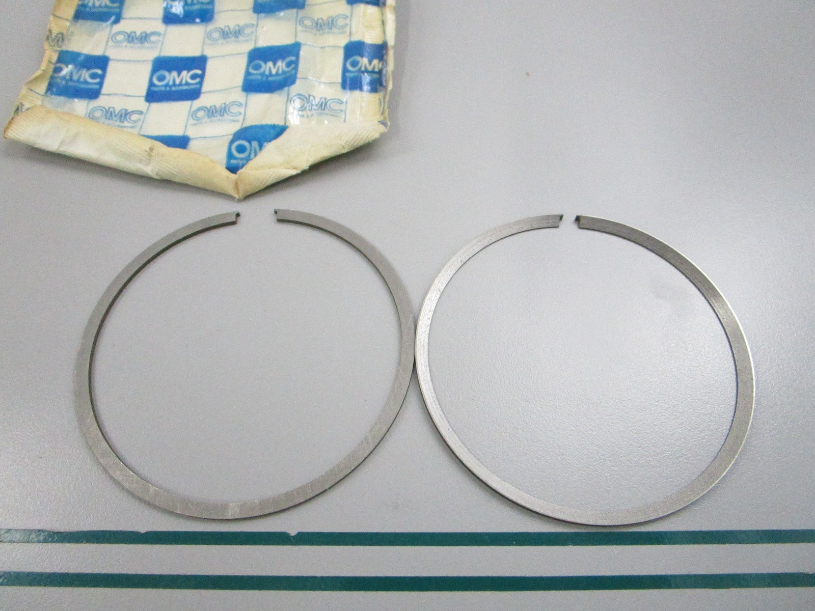 NEW OEM 385666 0385666 OMC Johnson Evinrude 2 Piston Ring Set 0810