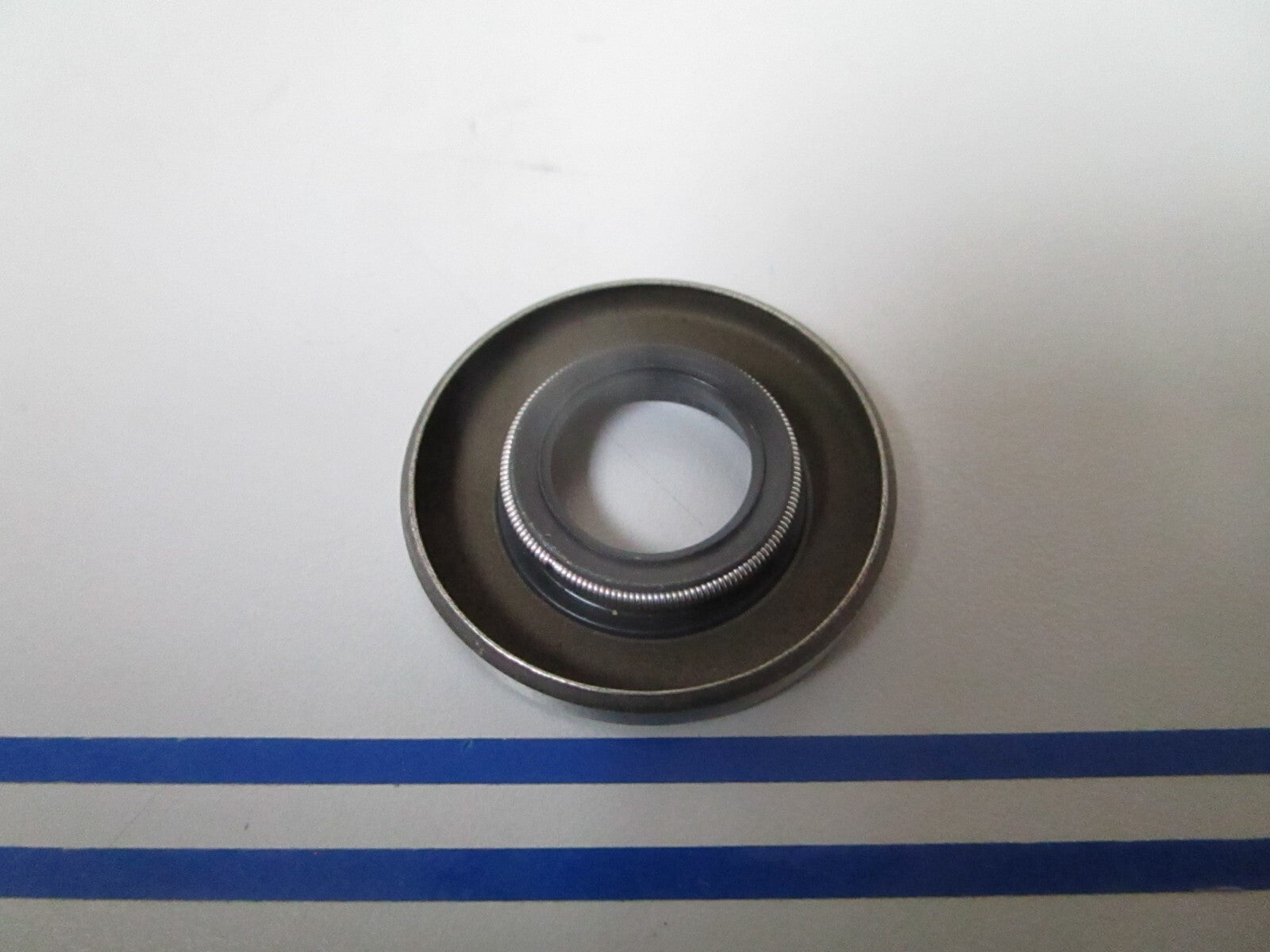 *NEW OEM* 0810 OMC Johnson Evinrude Oil Retainer 332261 0332261