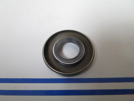 *NEW OEM* 0810 OMC Johnson Evinrude Oil Retainer 332261 0332261