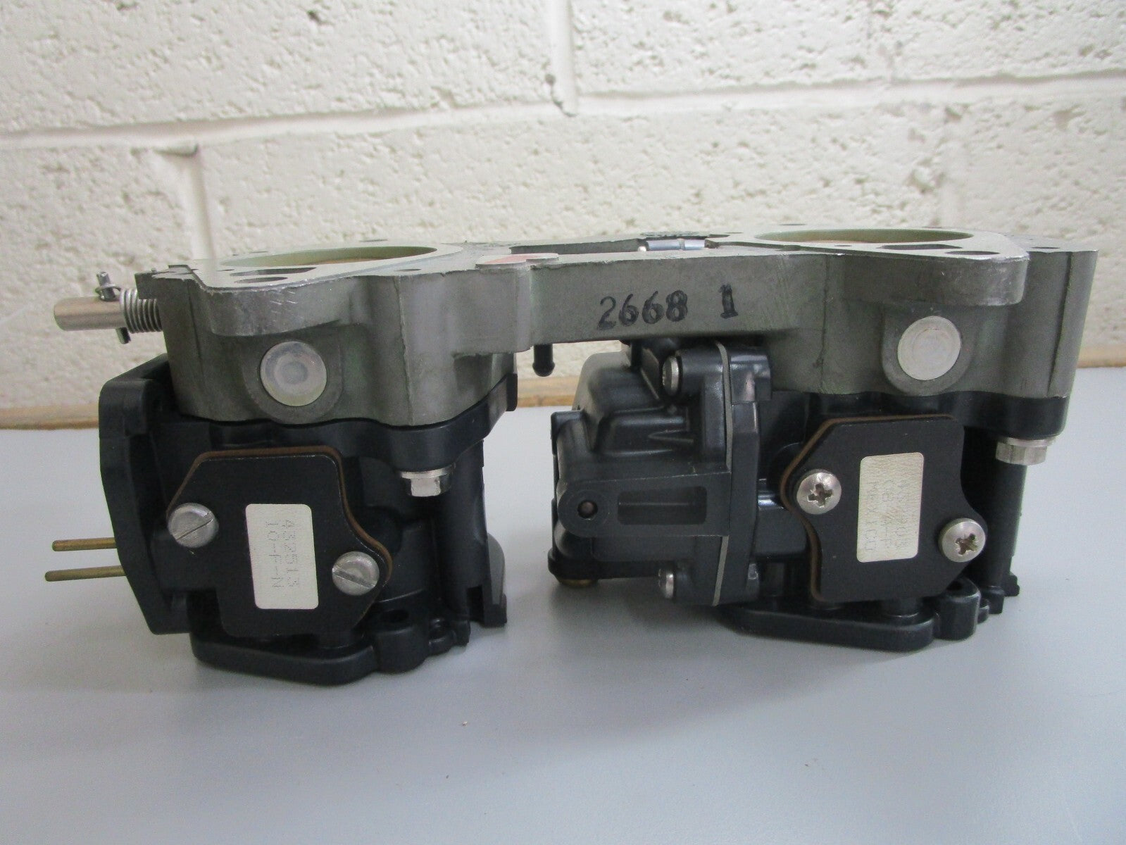 *NEW OEM* (LOT OF 2) 0820 OMC Johnson Evinrude Carburetor 398743 333525