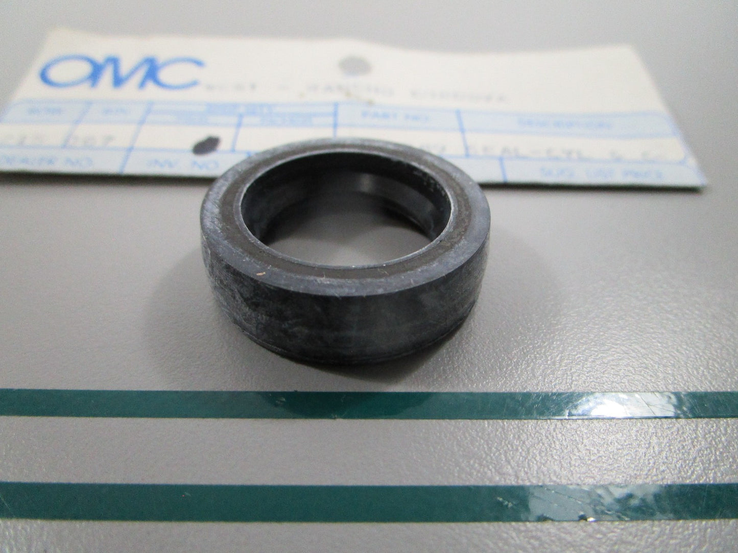 NEW OEM 312389 0312389 OMC Johnson Evinrude Oil Seal 0810