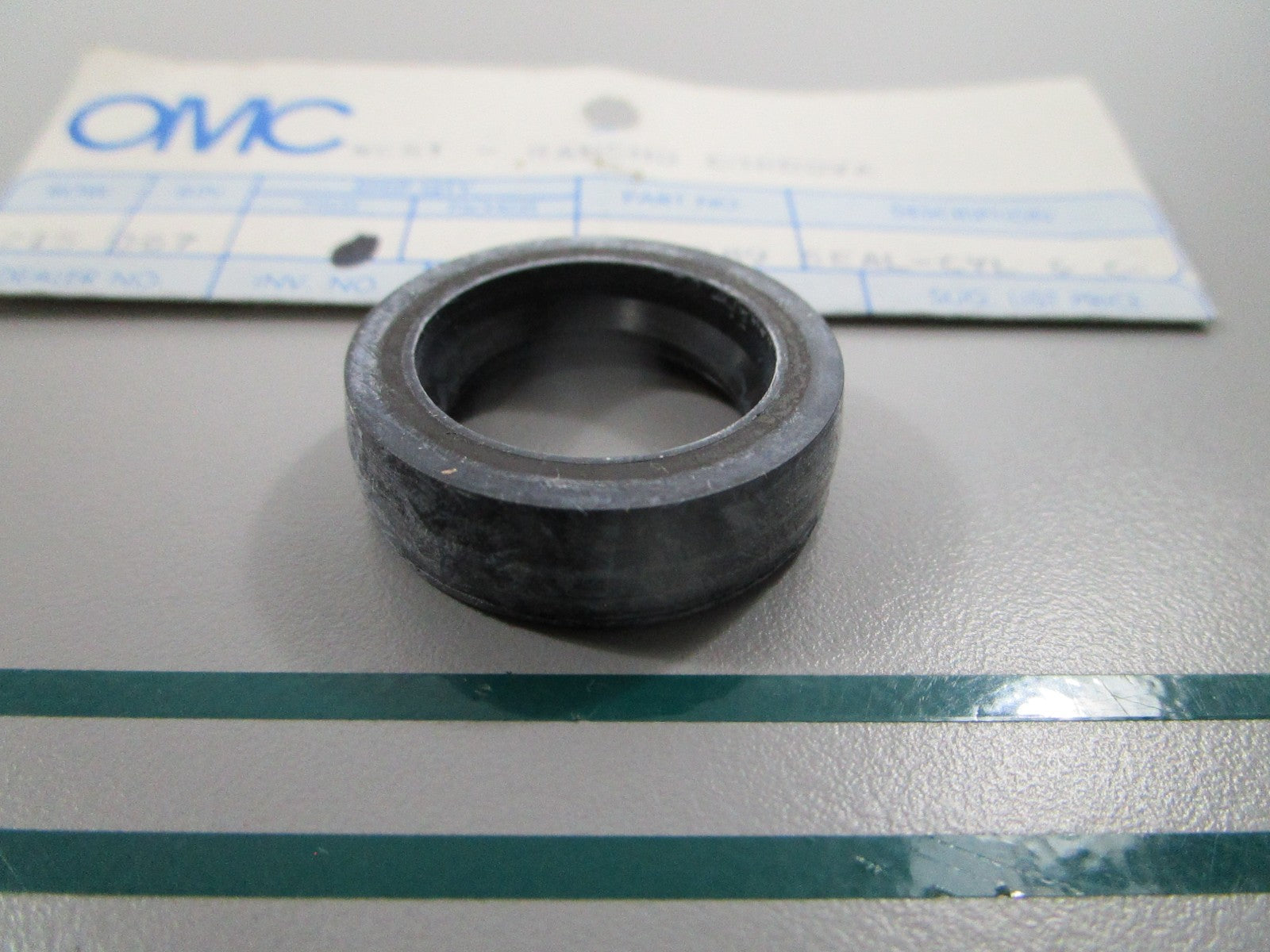 NEW OEM 312389 0312389 OMC Johnson Evinrude Oil Seal 0810