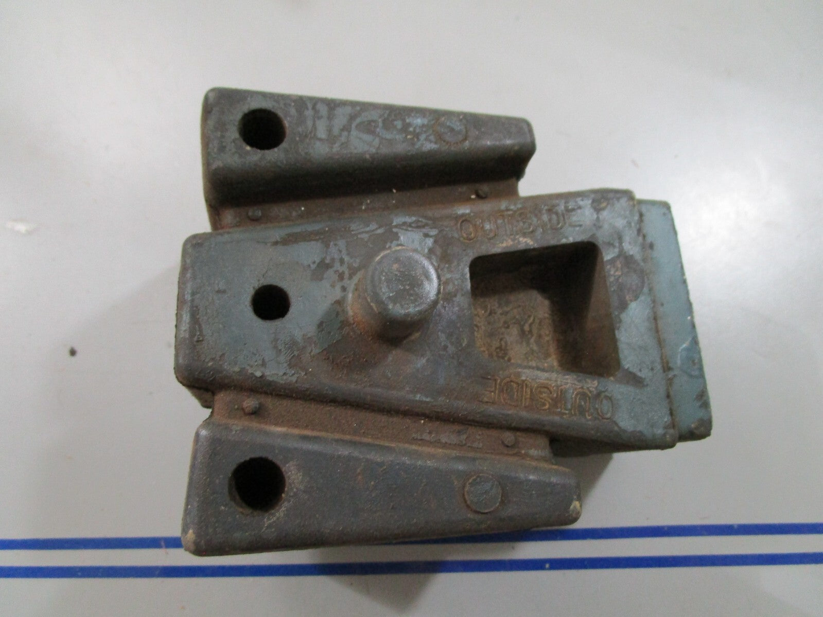 *NEW OEM* 0820 OMC Johnson Evinrude Lower Mount Bracket 387998 0387998