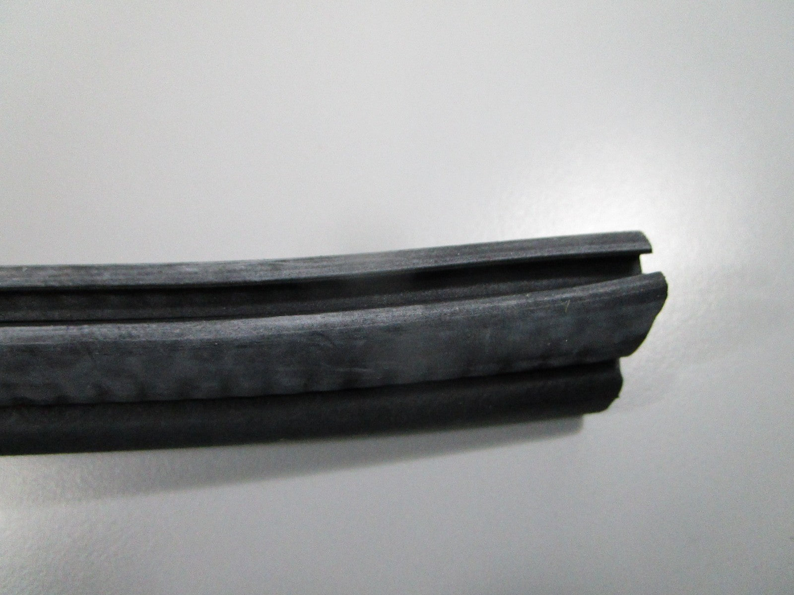 NEW OEM 65380-FJ302 Nissan Unicarriers Top Panel Seal 0810