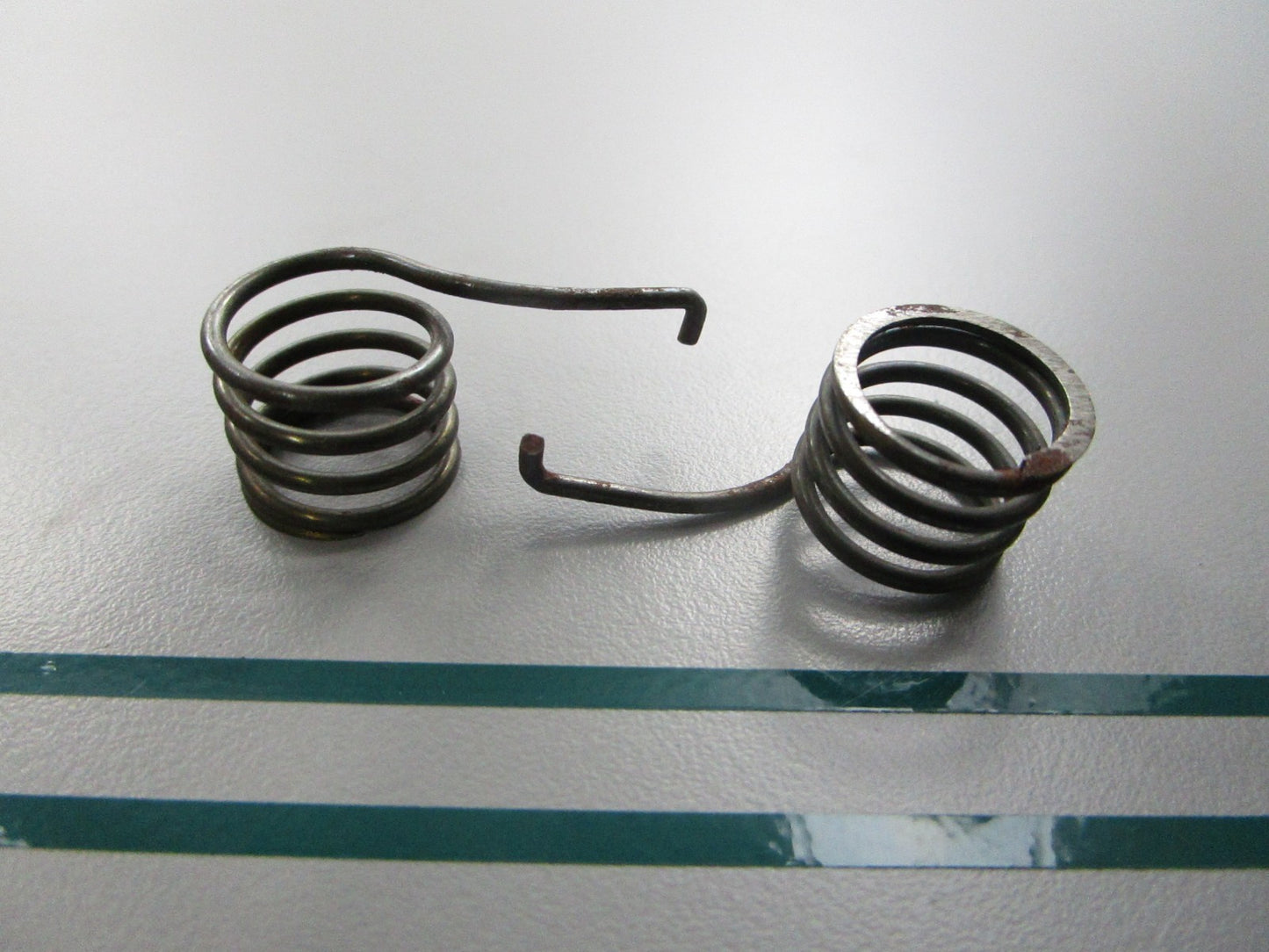 NEW OEM (LOT OF 2) 18152-90000 Suzuki Spring 0810