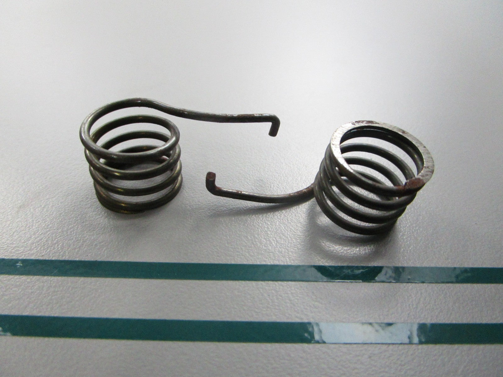 NEW OEM (LOT OF 2) 18152-90000 Suzuki Spring 0810