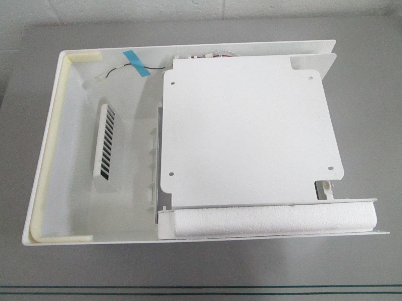 Whirlpool NEW OEM Refrigerator Ice Maker Housing W10762294 NOS Genuine 0820