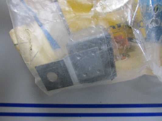 *NEW OEM* 0810 Volvo Penta Relay 876038