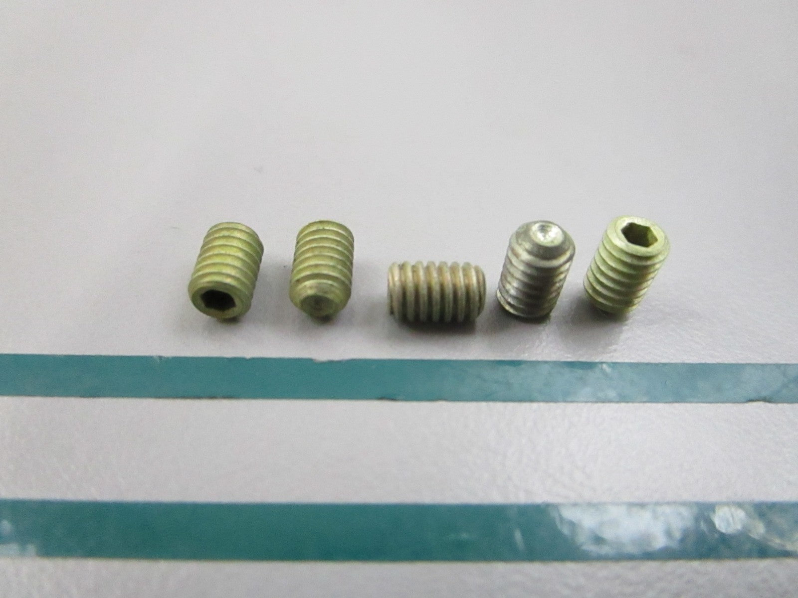 NEW OEM (LOT OF 5) 303245 0303245 OMC Johnson Evinrude Screw 0810