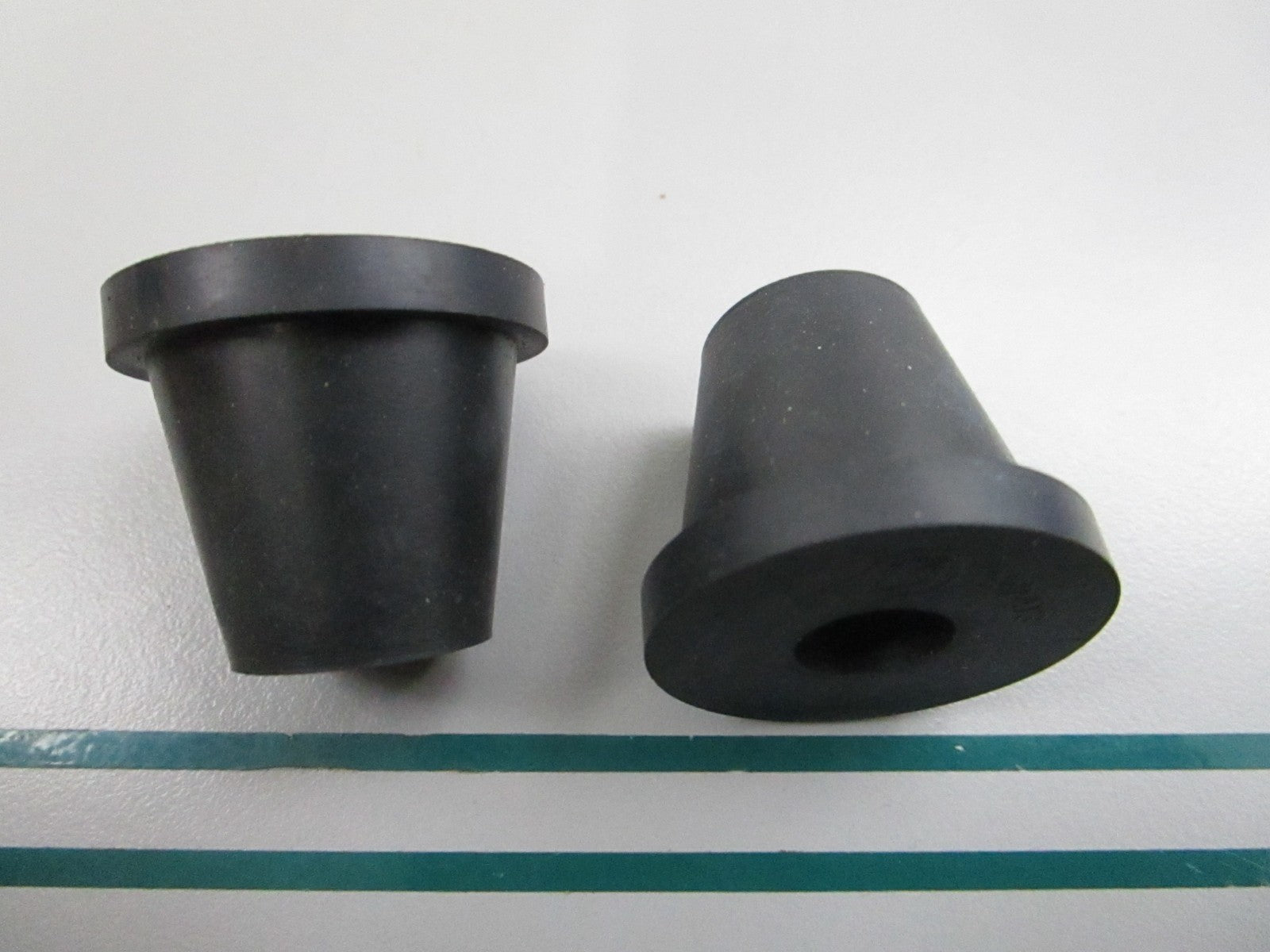 NEW OEM (LOT OF 2) 332413 00332413 OMC Johnson Evinrude Mount 0810