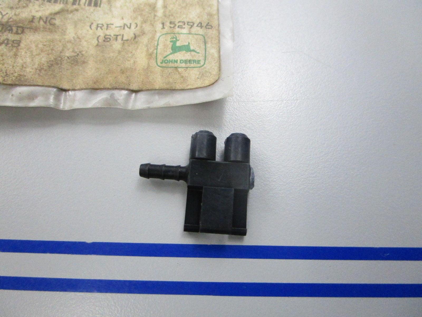 NEW OEM AT159010 John Deere Nozzle 0810