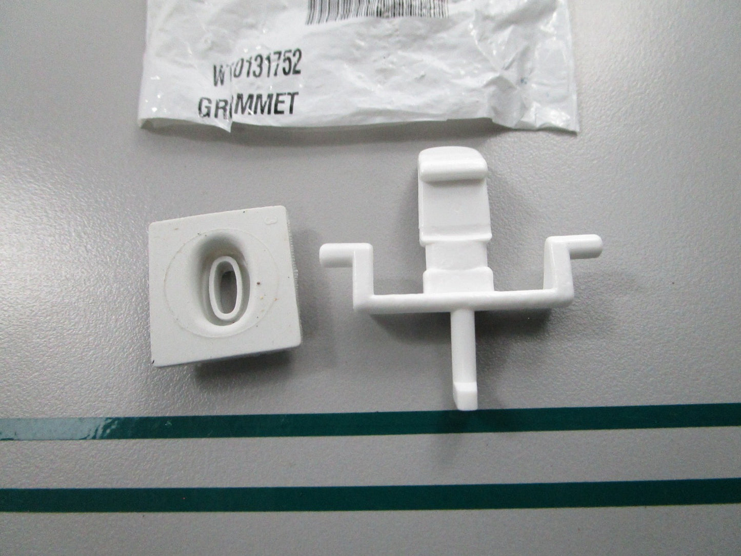 NEW OEM W10131752 Whirlpool Dishwasher Grommet 0810