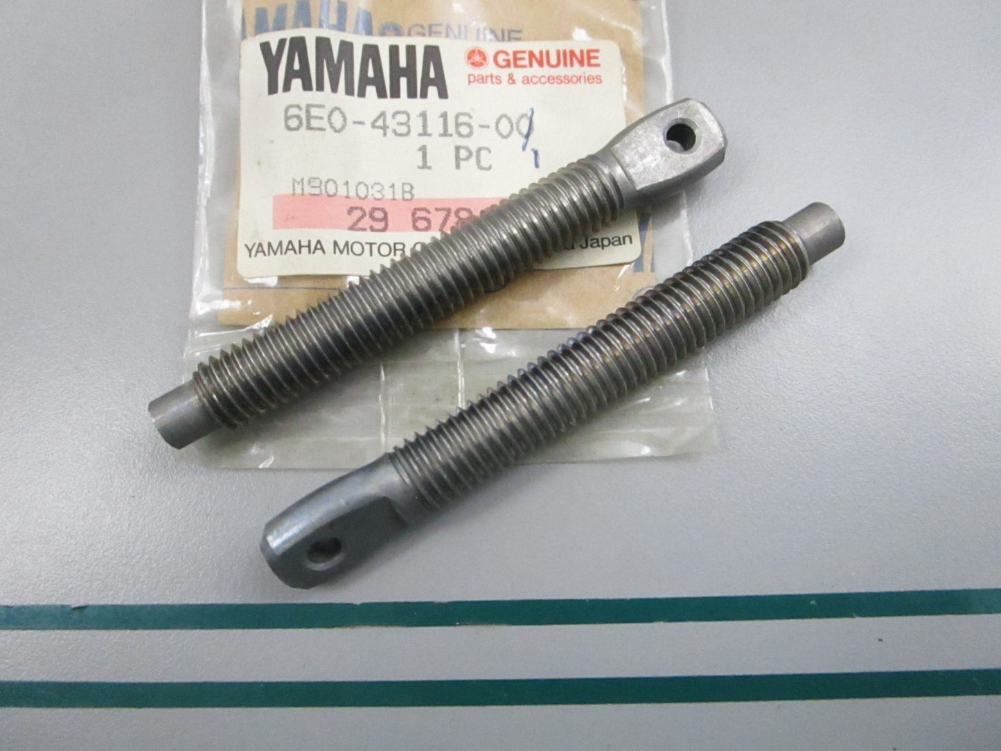 NEW OEM (LOT OF 2) 6E0-43116-00-00 Yamaha Clamp Screw 0810