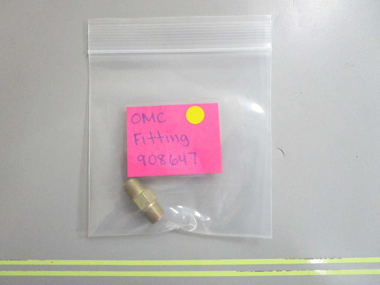 *NEW OEM* 0810 OMC Johnson Evinrude Fitting 908647 0908647