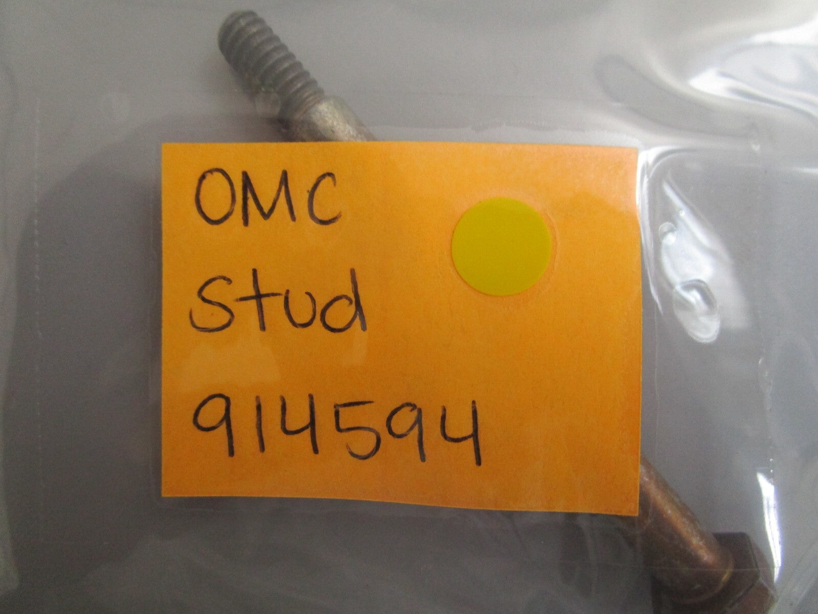 *NEW OEM* 0810 OMC Johnson Evinrude Stud 914594 0914594