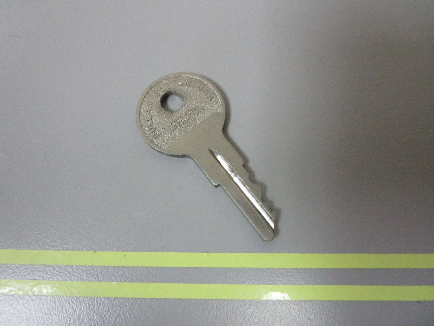 *NEW OEM* 0810 OMC Johnson Evinrude Ignition Key 77-63 501812 0501812