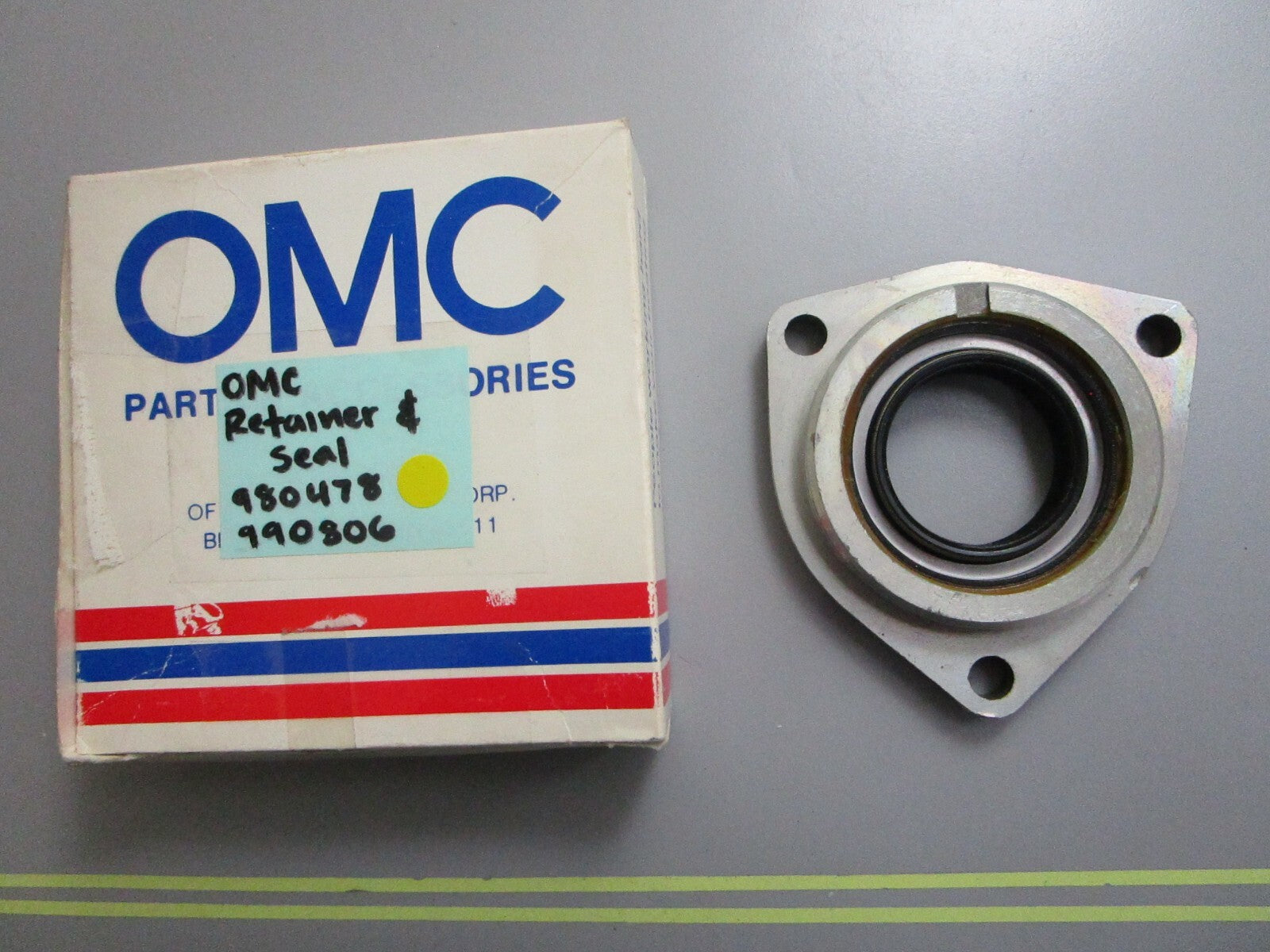 *NEW OEM* 0810 OMC Johnson Evinrude Retainer & Seal 980478 990806