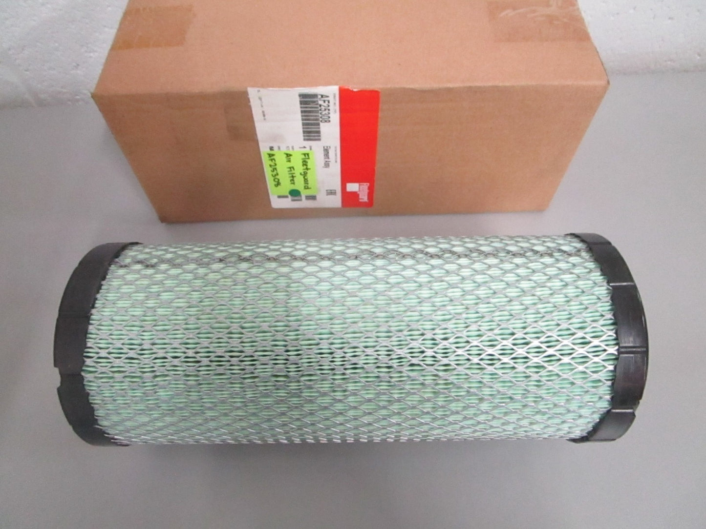 NEW OEM AF25308 Fleetguard Air Filter 0820