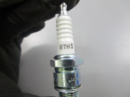 *NEW* (LOT OF 5) 0810 NGK Spark Plug B7HS