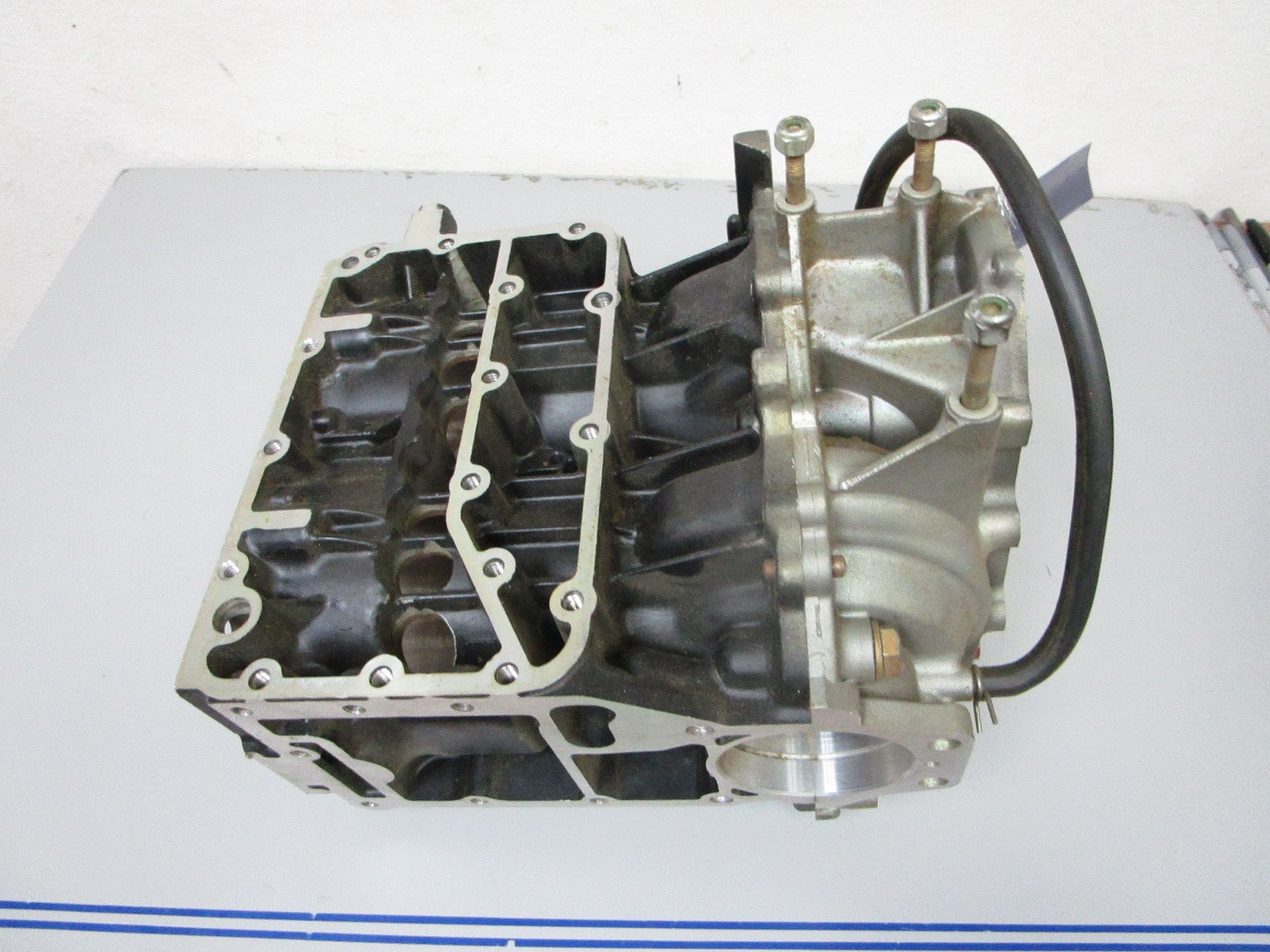 *NEW OEM* 0720 OMC Johnson Evinrude 83' 84' 85' 86' 40hp Cylinder Crankcase