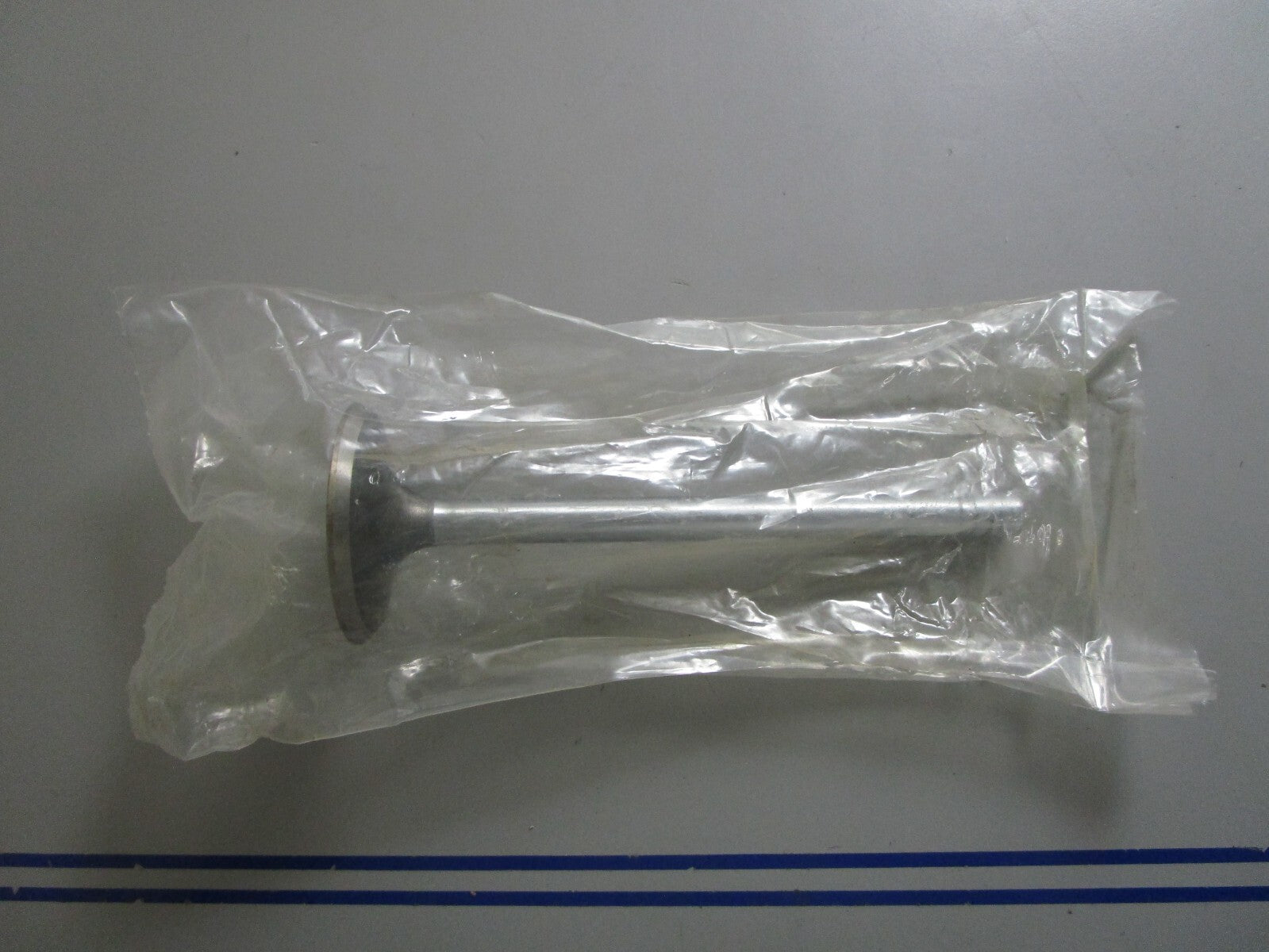 *NEW OEM* 0810 Volvo Penta Valve 3852807