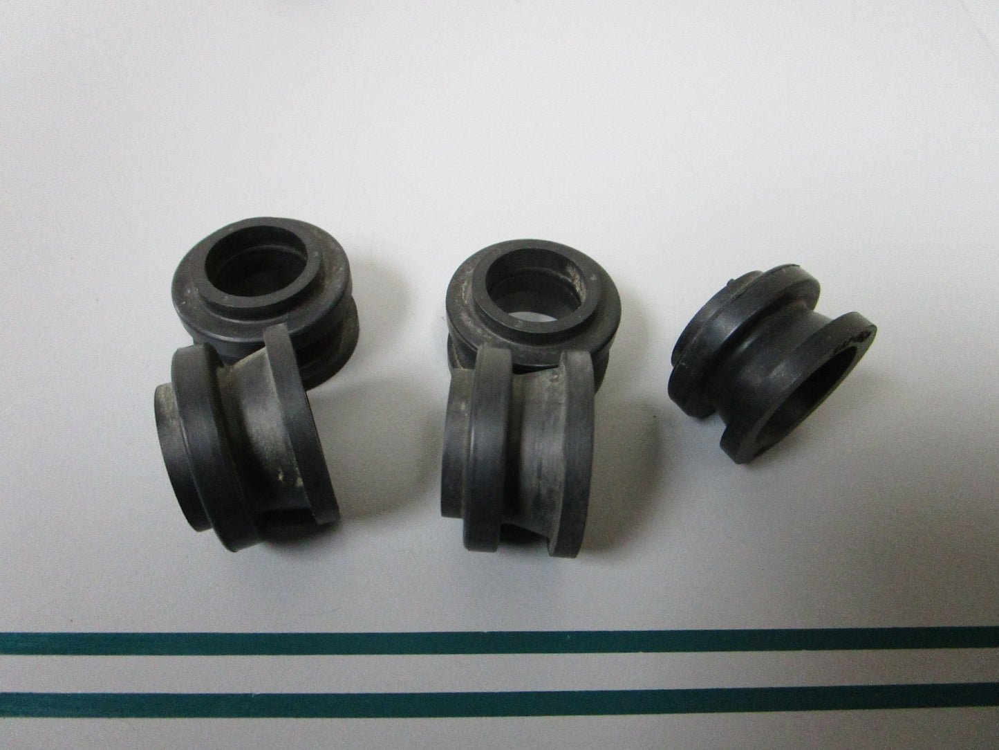 NEW OEM (LOT OF 5) 312460 0312460 OMC Johnson Evinrude Grommet 0810