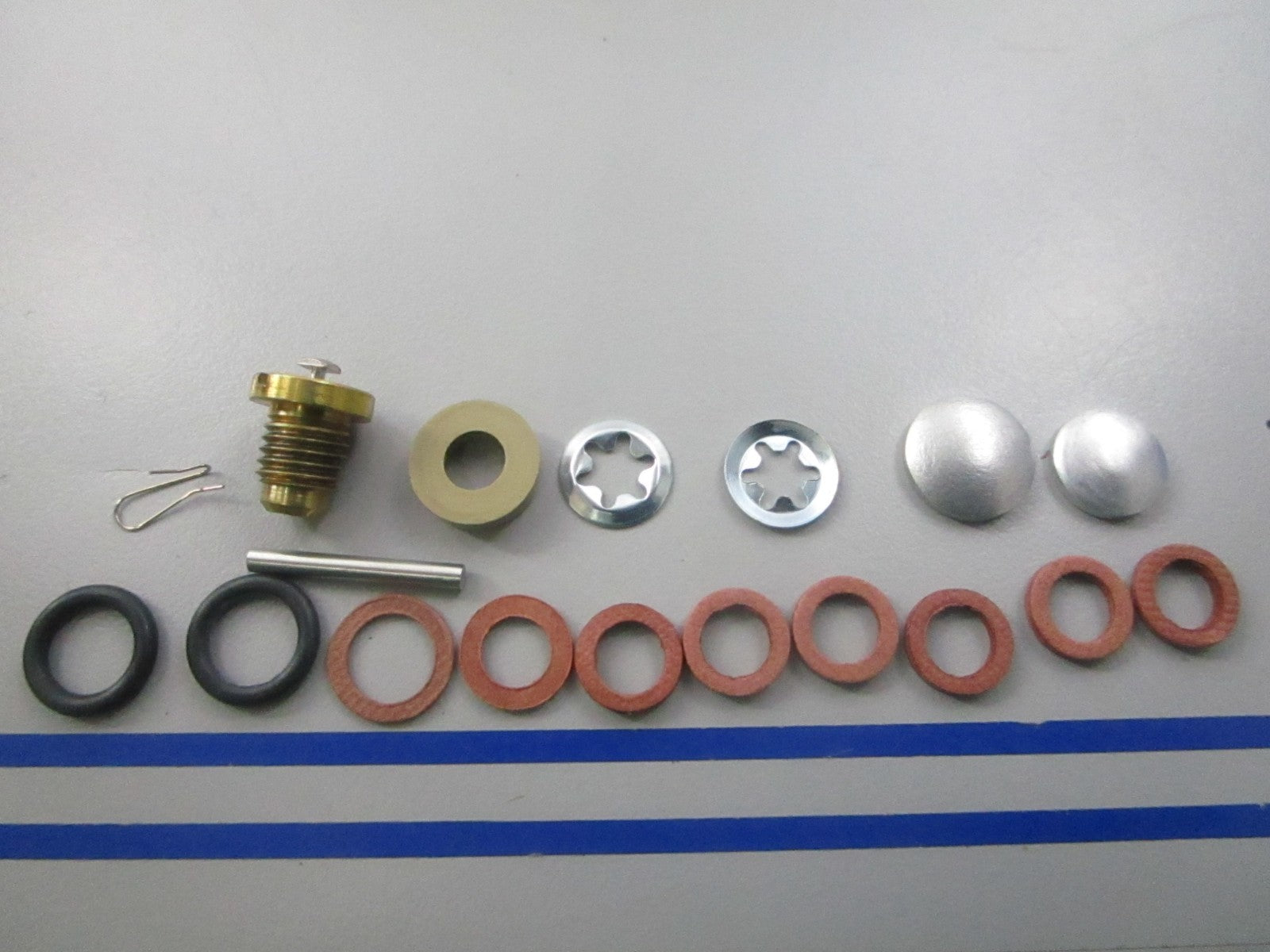 NEW 18-7043 Replaces: 382047 3832049 383052 18-7765 Carburetor Kit 0810