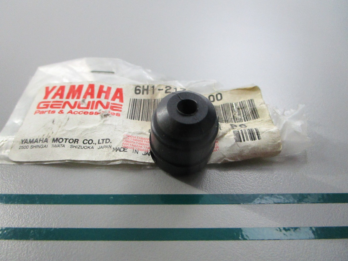 NEW OEM 6H1-21773-00-00 Yamaha Grommet  0810
