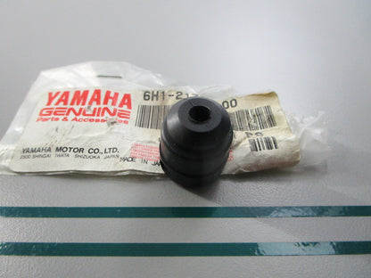 NEW OEM 6H1-21773-00-00 Yamaha Grommet  0810