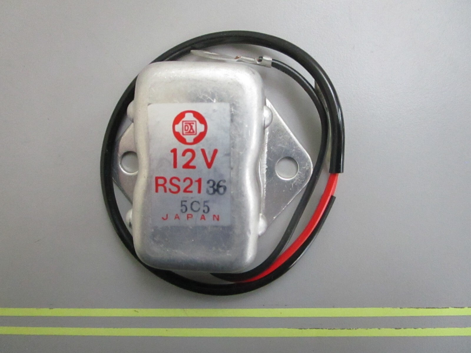 *NEW OEM* 0820 Suzuki Voltage Regulator 32500-95722