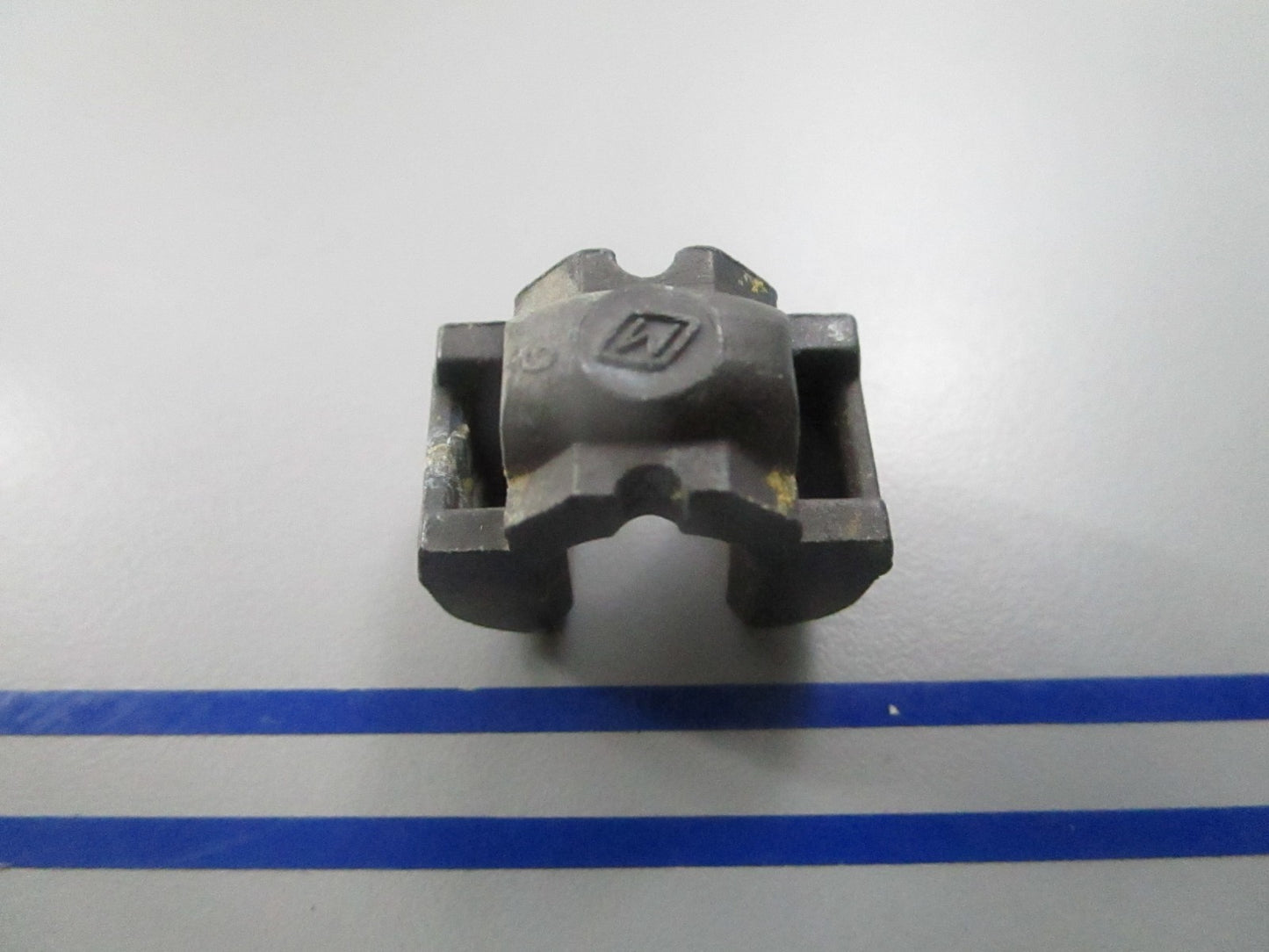 NEW OEM 334163 0334163 OMC Johnson Evinrude Shift Cradle 0810