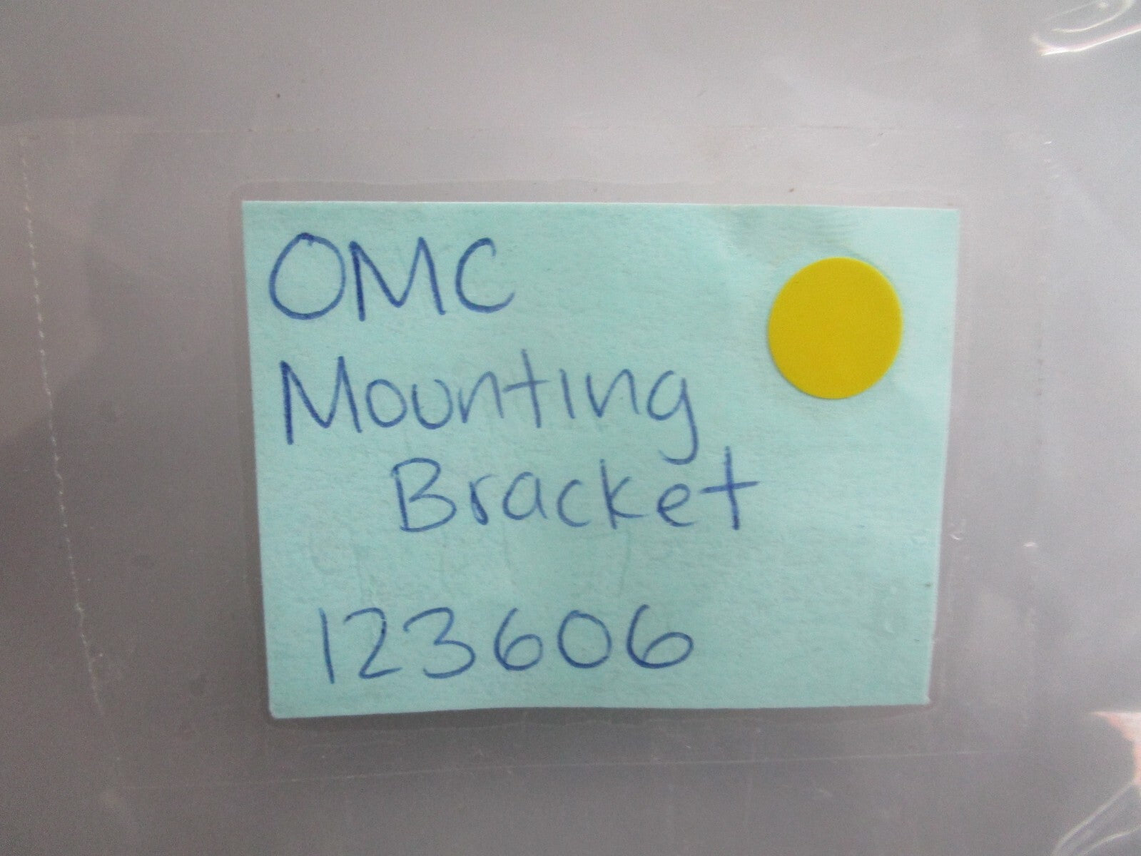 *NEW OEM* 0810 OMC Johnson Evinrude Mounting Bracket 123606 0123606