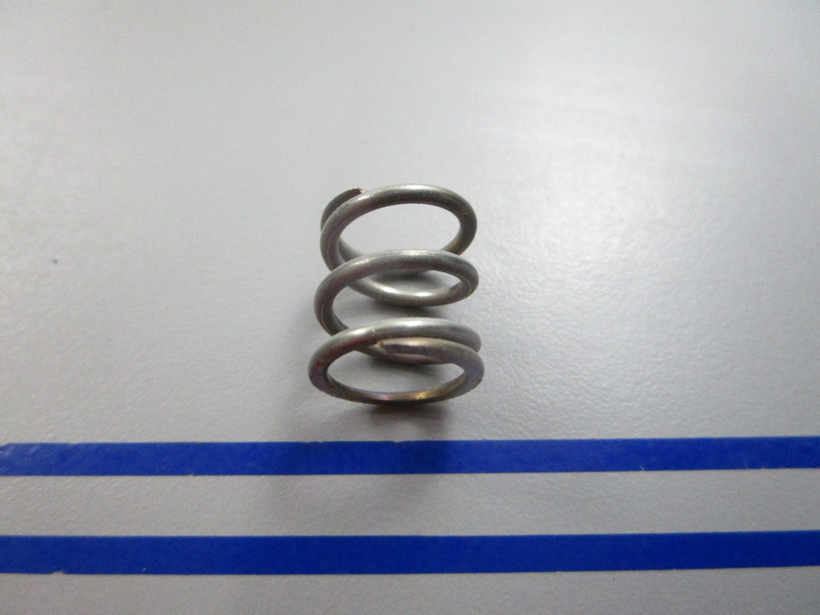 NEW OEM 336179 0336179 OMC Johnson Evinrude Spring 0810