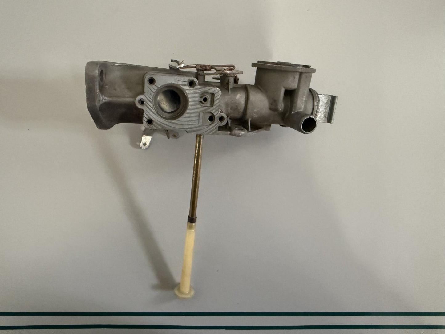 NEW OEM 390161 Briggs & Stratton Carburetor 0820