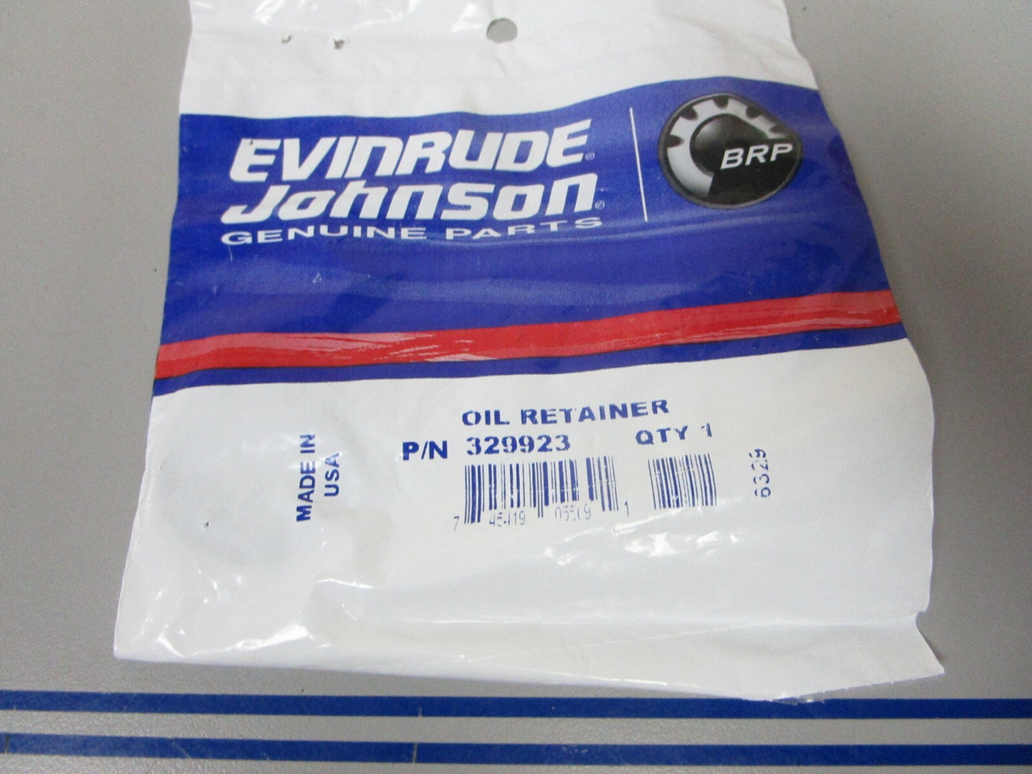 *NEW OEM* 0810 OMC Johnson Evinrude Oil Retainer 329923 0329923