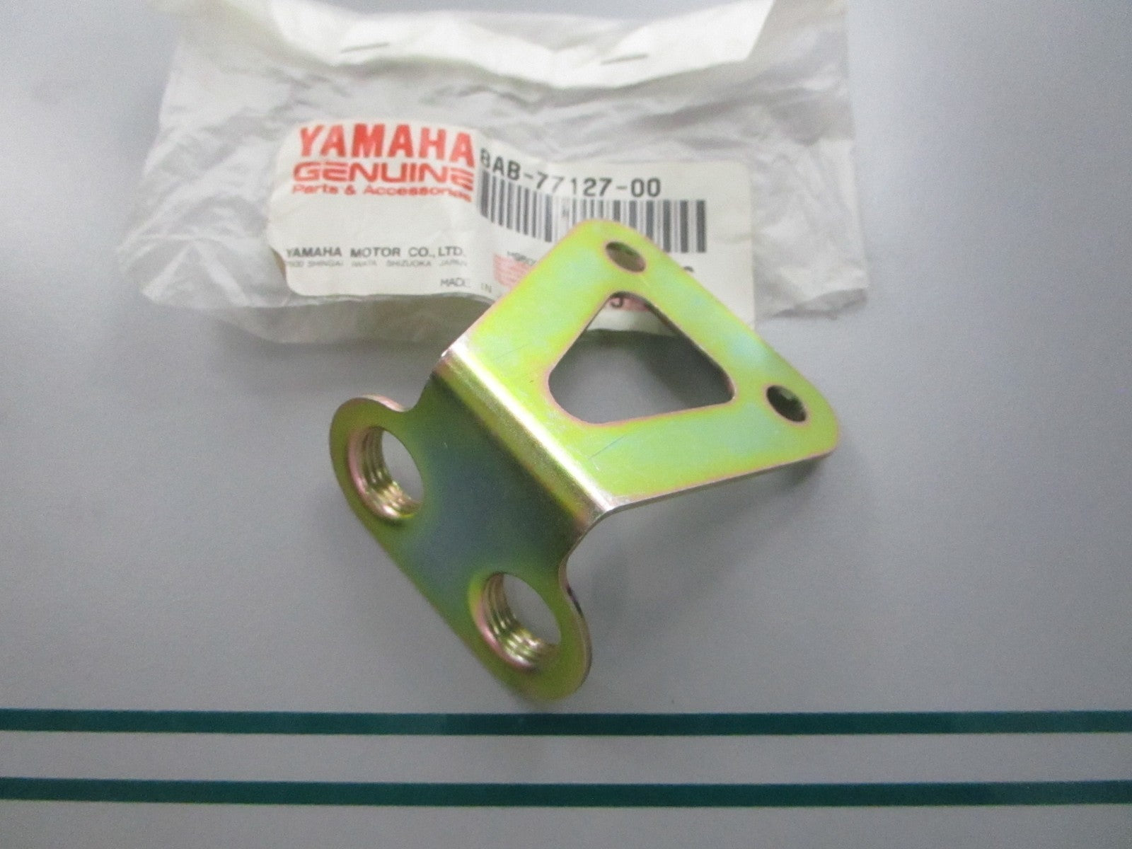 NEW OEM 8AB-77127-00-00 Yamaha Stay 0810