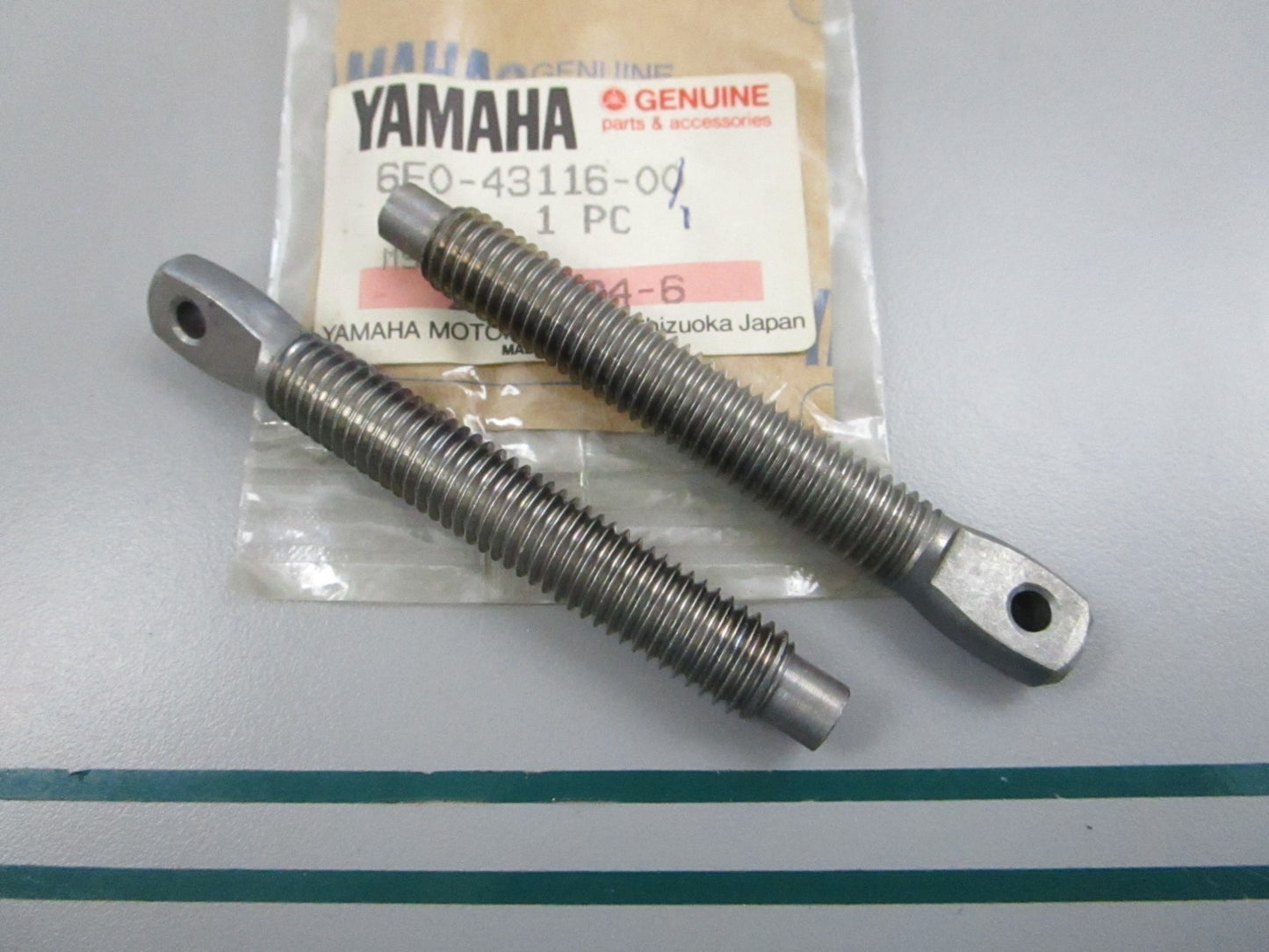 NEW OEM (LOT OF 2) 6E0-43116-00-00 Yamaha Clamp Screw 0810