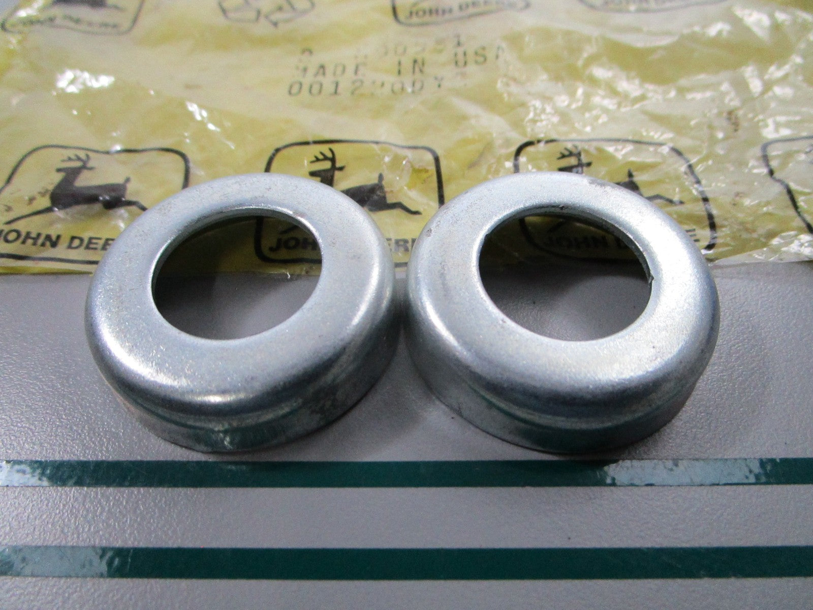 NEW OEM (LOT OF 2) M90981 John Deere End Cap Retainer 0810