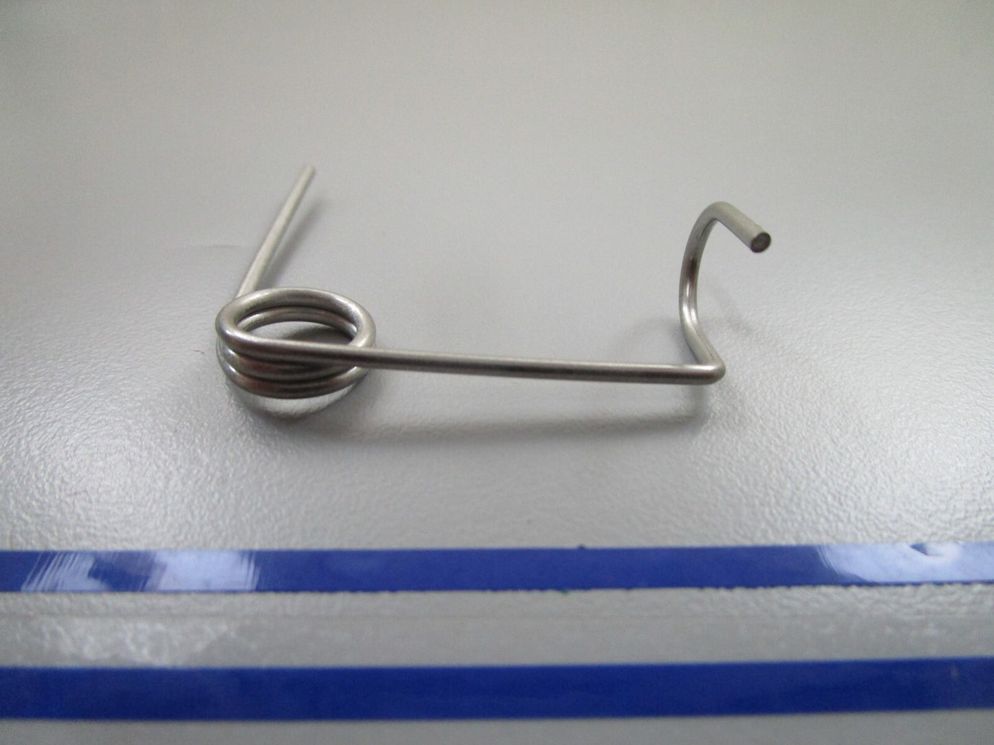 *NEW OEM* 0810 OMC Johnson Evinrude Spring 335297 0335297