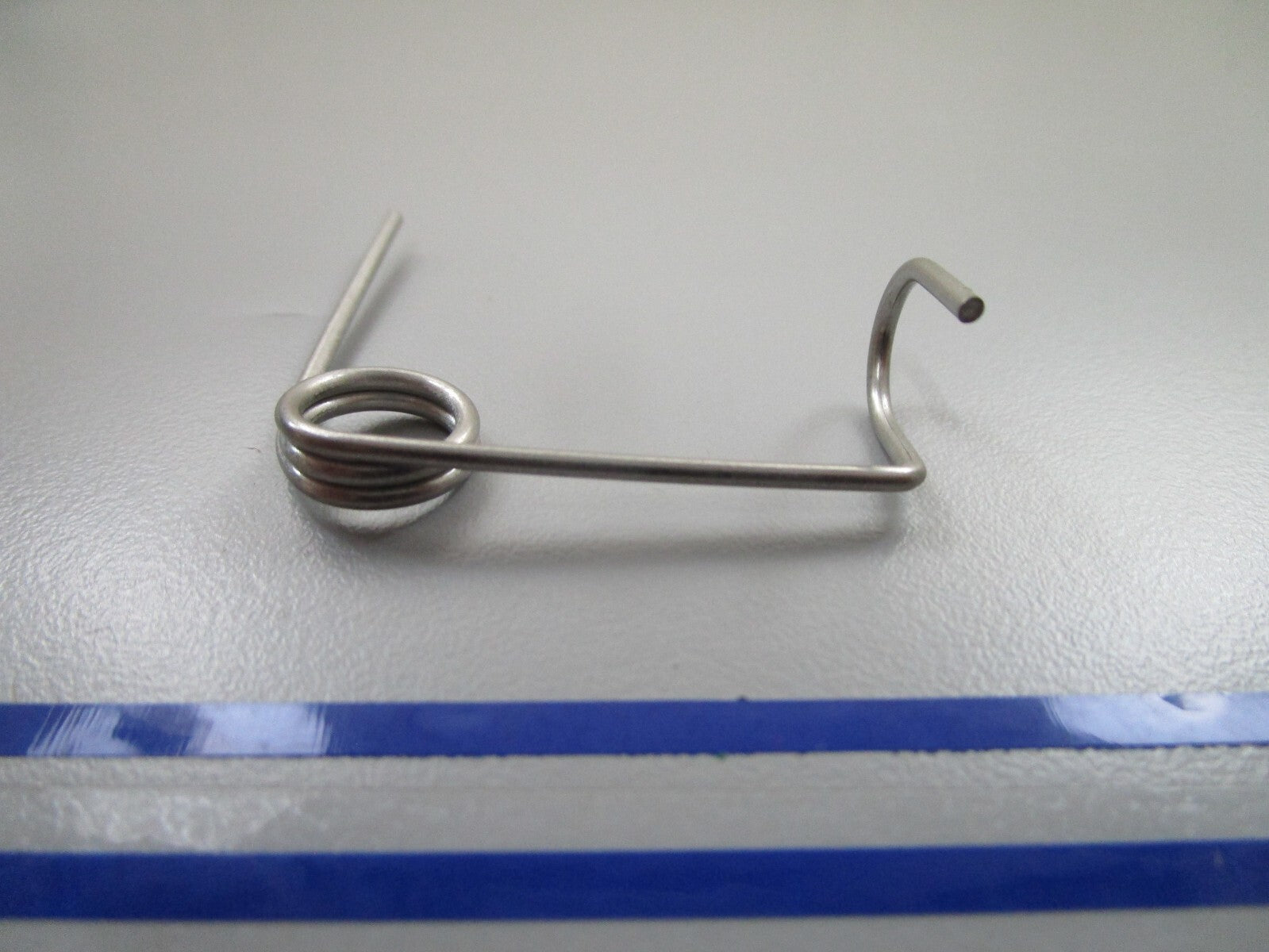 *NEW OEM* 0810 OMC Johnson Evinrude Spring 335297 0335297