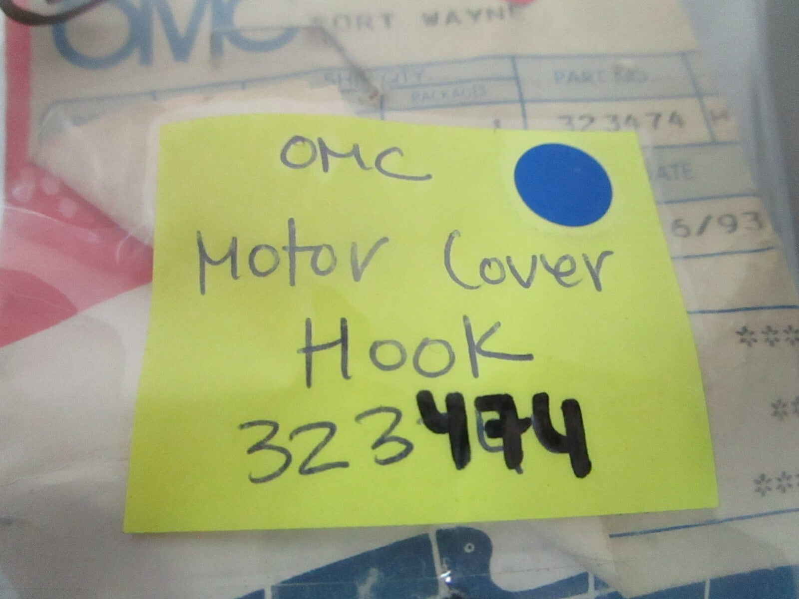 *NEW OEM* 0810 OMC Johnson Evinrude Motor Cover Hook 323474 0323474