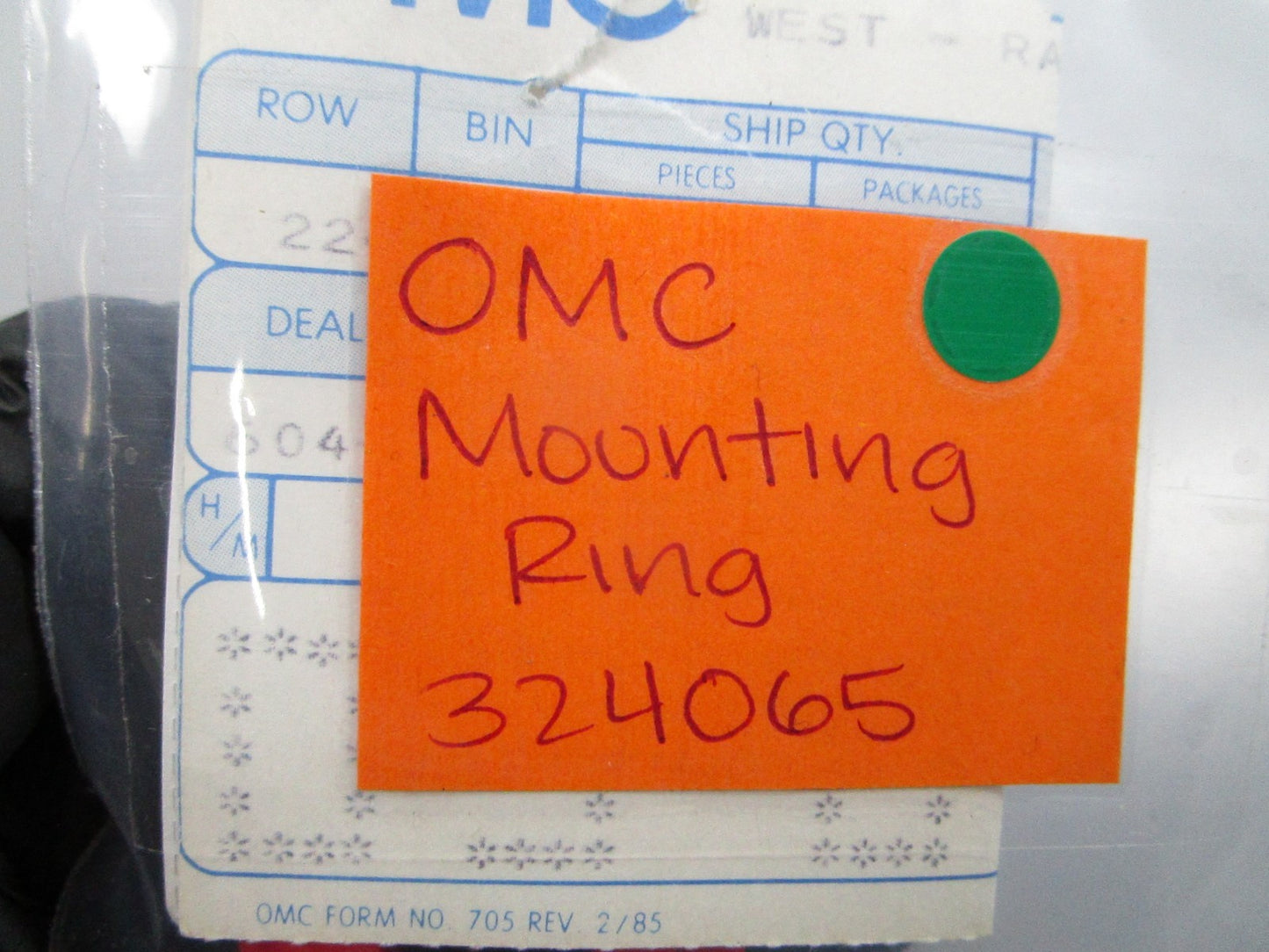 NEW OEM 324065 0324065 OMC Johnson Evinrude Mounting Ring 0810