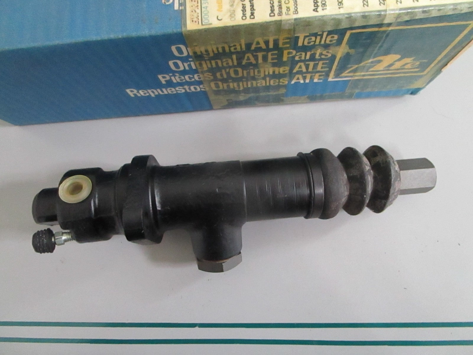 NEW OEM 0004307201 Mercedes-Benz Brake Master Cylinder 0820