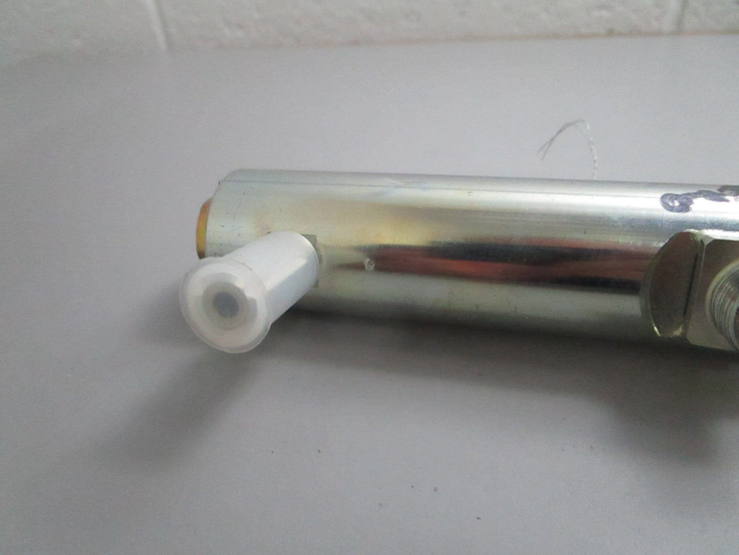 *NEW* 0820 Bosch Fuel Injection Distribution Pipe 35022107F