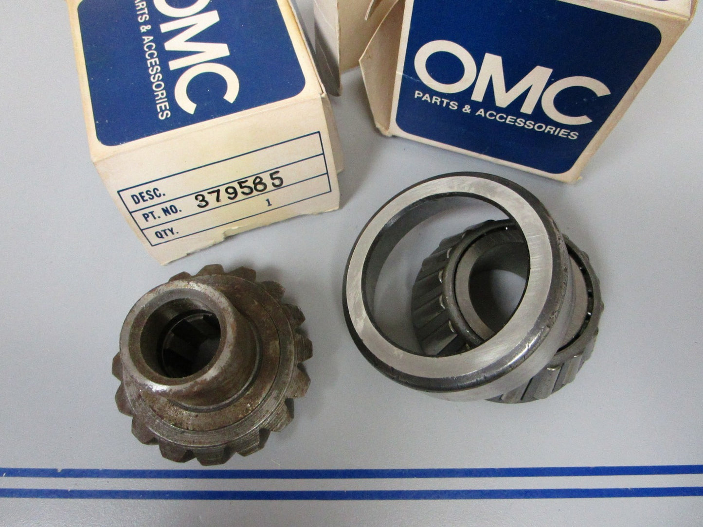 NEW OEM  980427 0982427 OMC Johnson Evinrude Pinion Gear & Bearing 0720