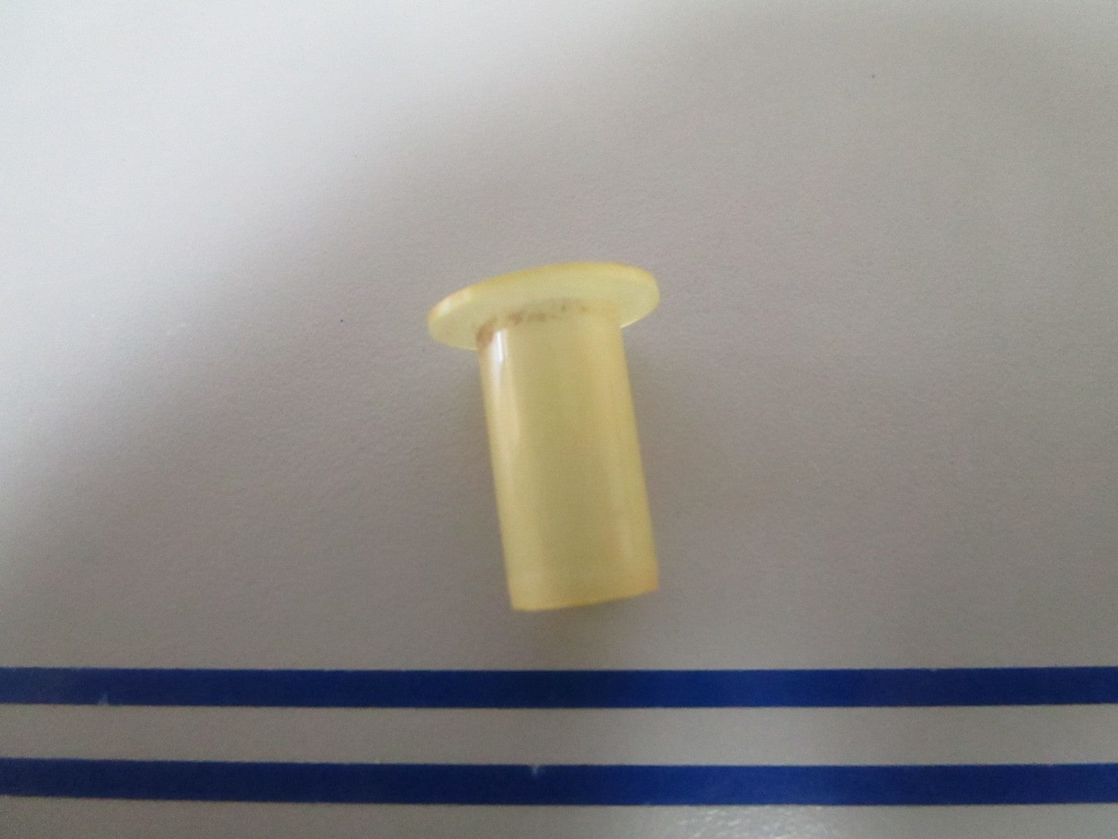 NEW OEM 308370 0308370 OMC Johnson Evinrude Bushing 0810