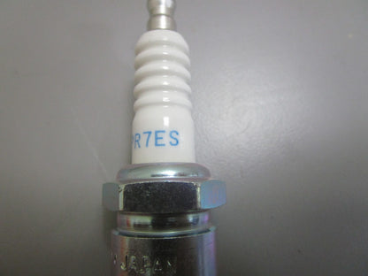 *NEW* (LOT OF 10) 0820 NGK Spark Plug BPR7ES